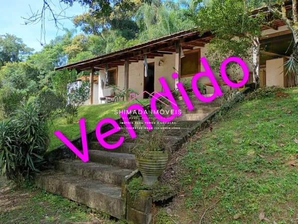 Sítio com nascente e lago