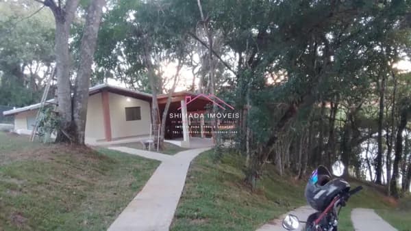 Chácara á venda á beira da represa em Ibiúna