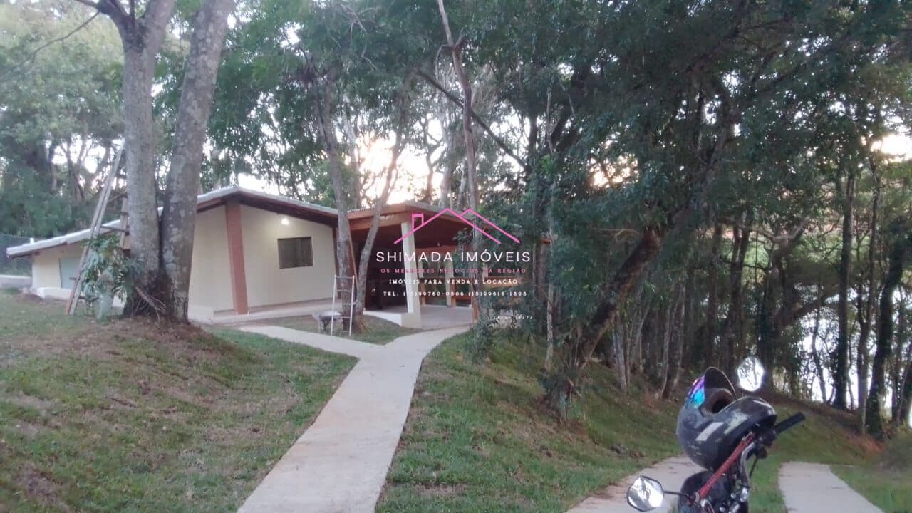 Chácara á venda á beira da represa em Ibiúna