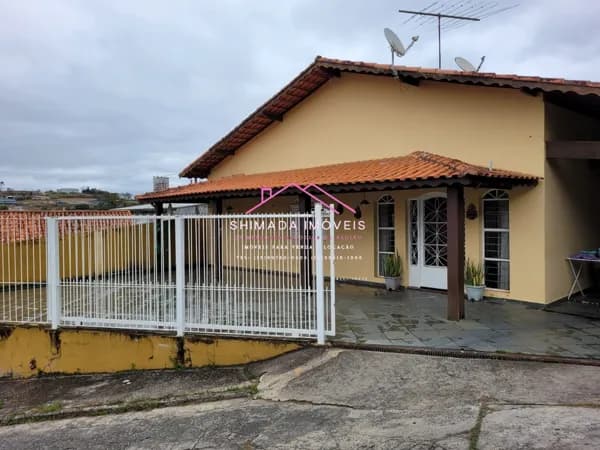 🌟 Oportunidade Única: Casa Térrea com Churrasqueira no Centro de Ibiúna