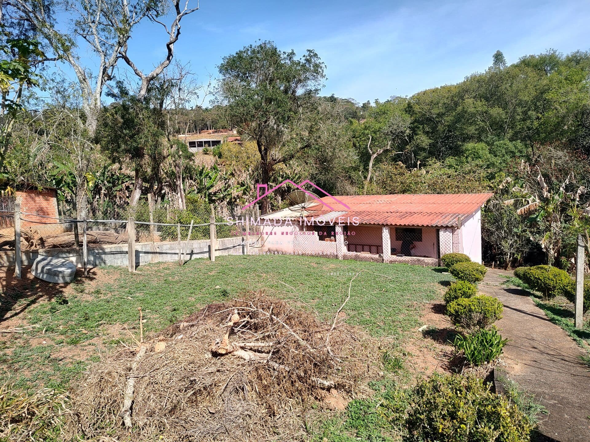 Oportunidade imperdível. Chácara com ótima localização e pomar já produzindo