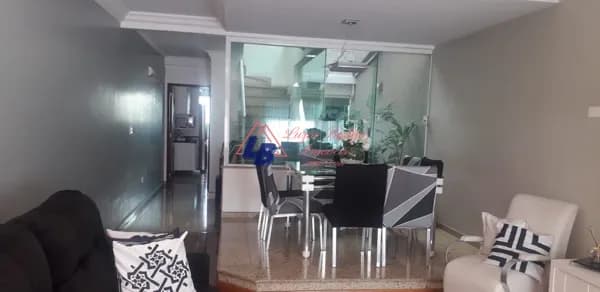 EXCELENTE SOBRADO