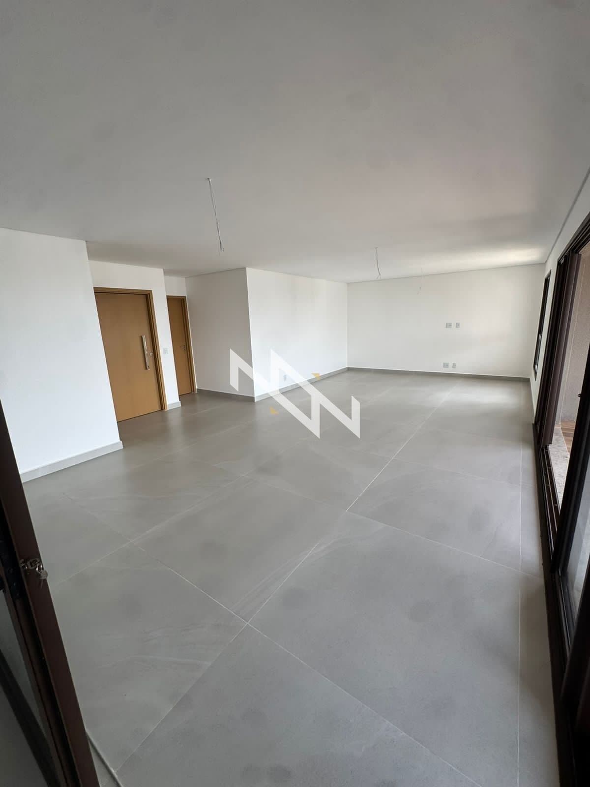 Apartamento 4 Suítes - Em frente a praça T-23
