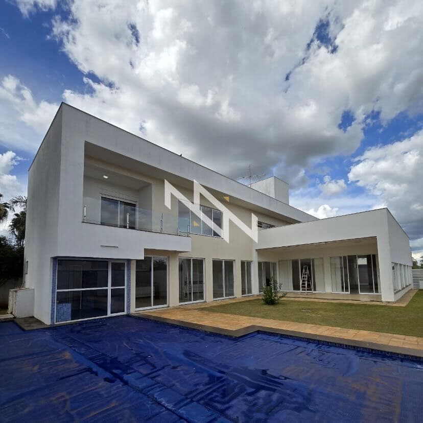 Linda casa 4 suítes em condomínio fechado