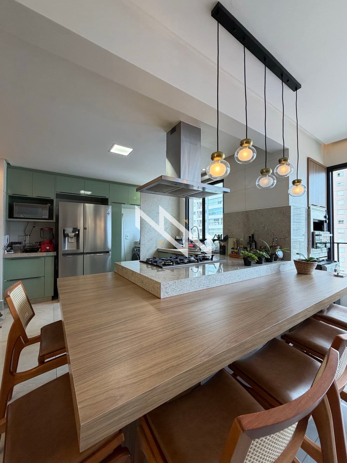 Apartamento Mobiliado 3 suítes - Jardim América