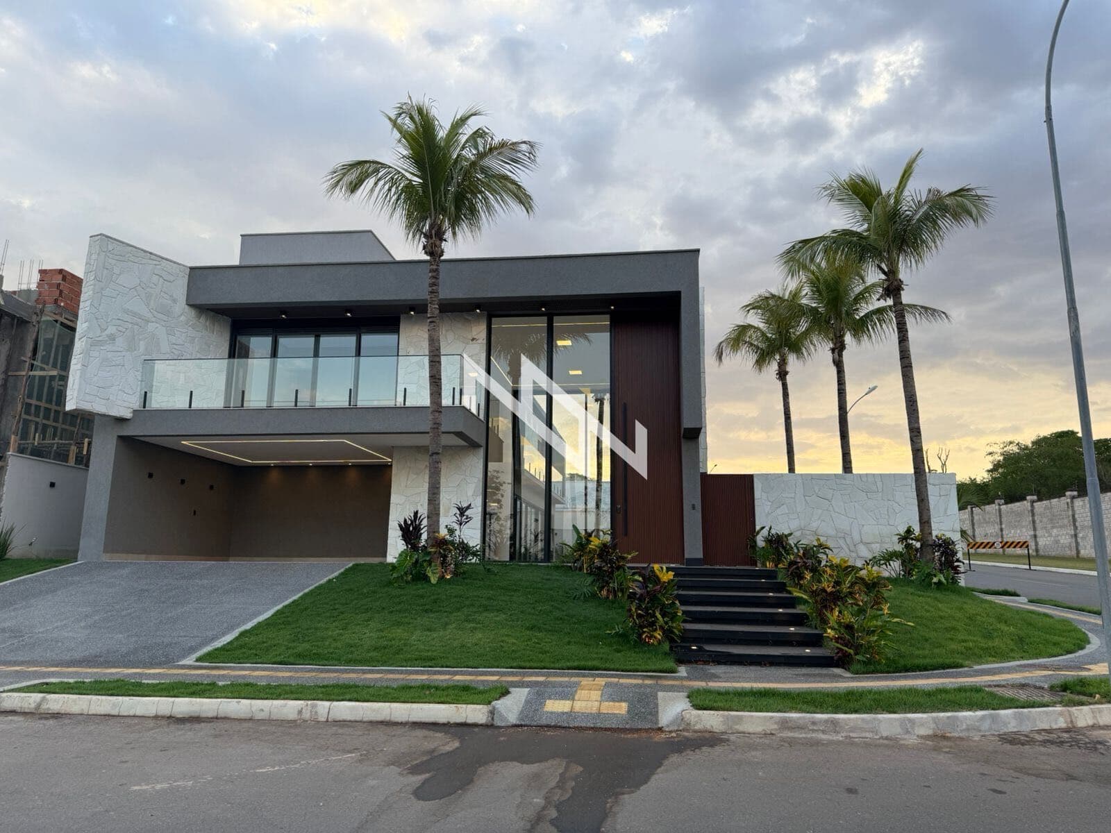 Casa Térrea 5 Suítes - Portal do Sol Garden Golf