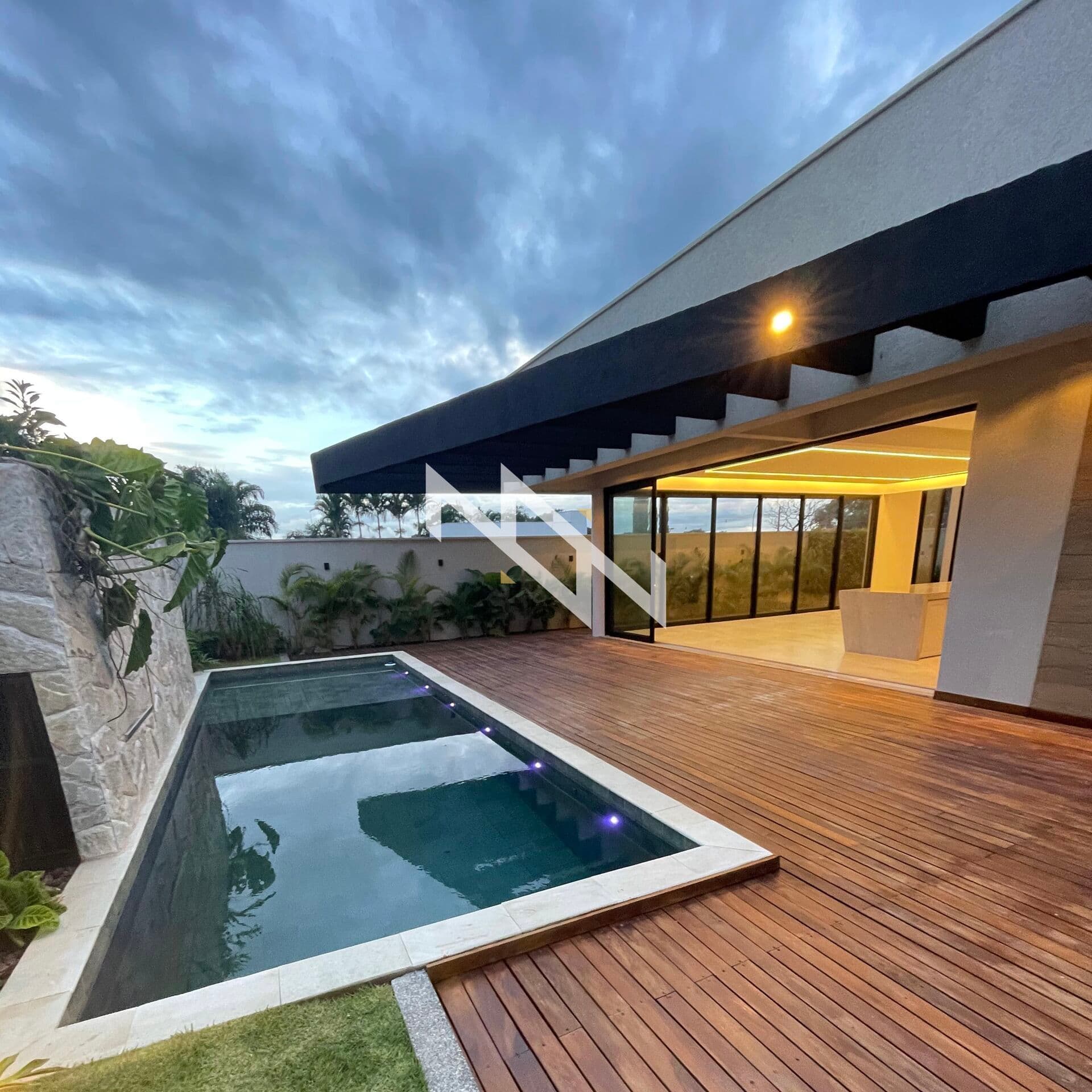 Casa 4 suítes em condomínio fechado