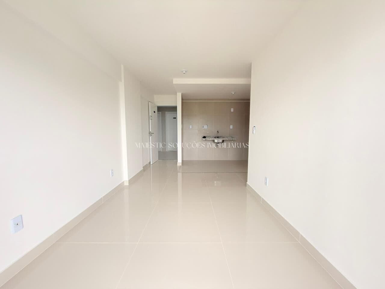 Apartamento nunca habitado no Turu com 02 quartos, sendo 01 suíte todo no porcelanato e vista livre