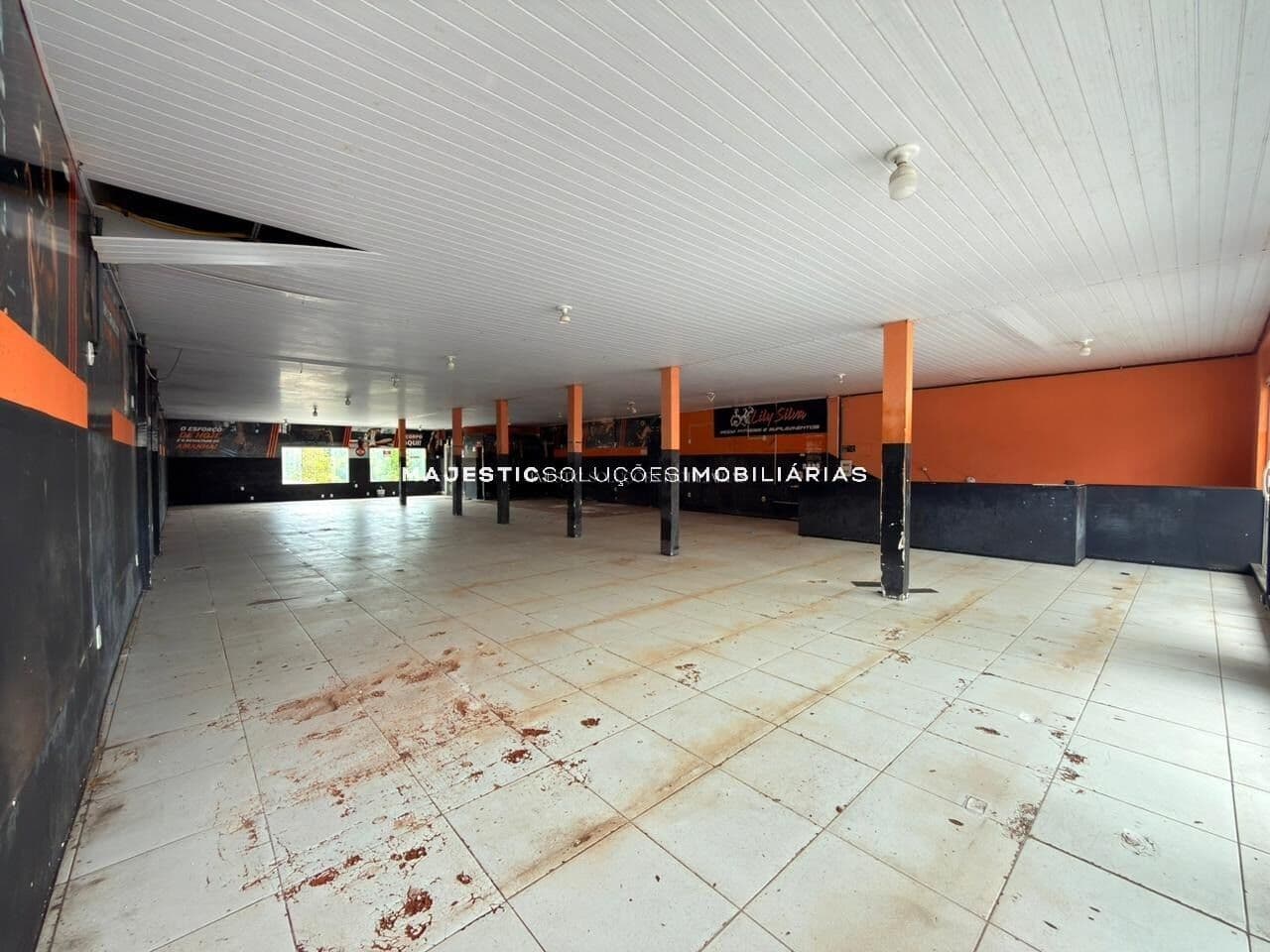 Ponto Comercial próximo ao socorrão para locação (1° andar)