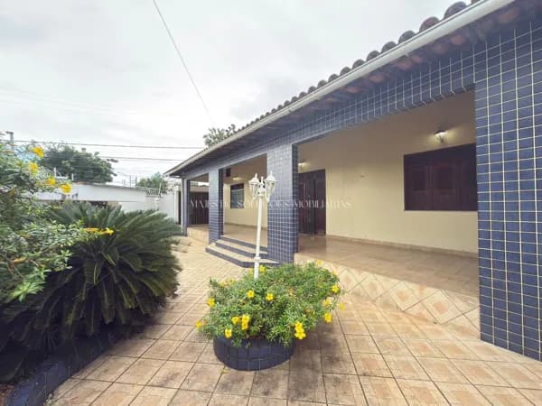 Casa de esquina com 05 quartos próximo da Cohama - excelente para residencial ou comercial