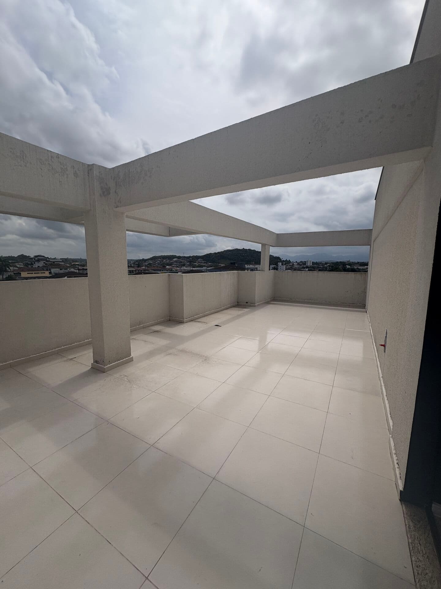 Apartamento no Itaum Com ÁREA EXTERNA próximo à Caixa !