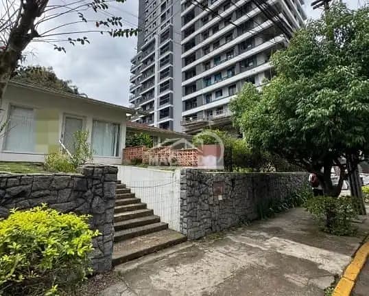 Casa comercial à venda na Rua XV de Novembro!