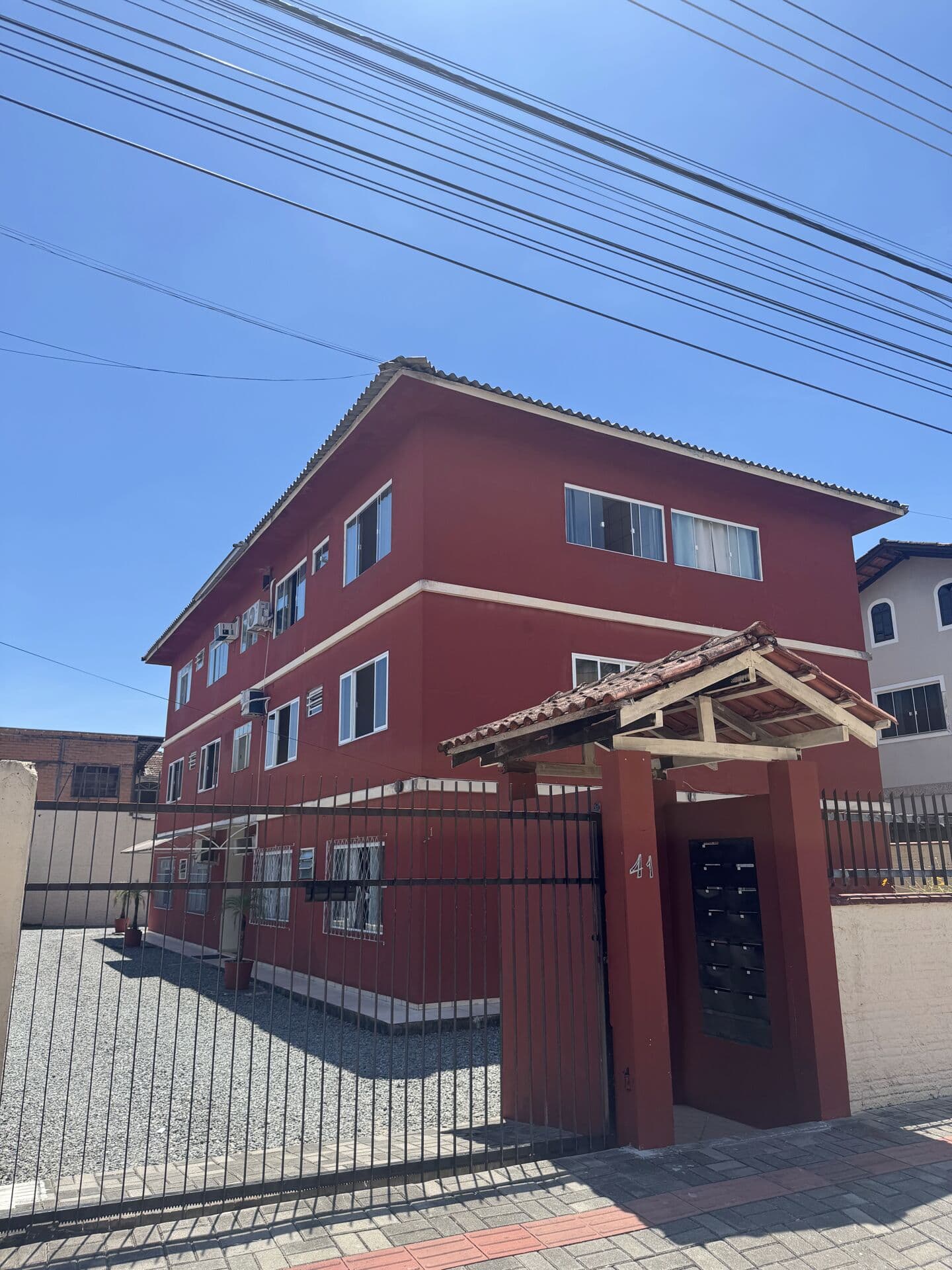 Apartamento Mobiliado com 2 Dormitórios e Ar-Condicionado no Jardim Iririú – Joinville