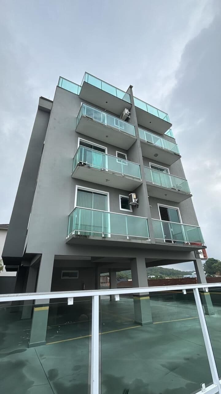 Apartamento Completo com Sacada e Churrasqueira no Petrópolis!