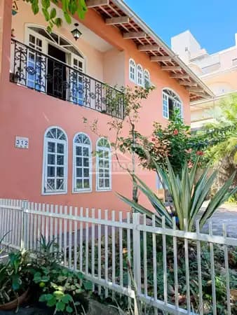 Sobrado com 8 Apartamentos alugados para Investimento!