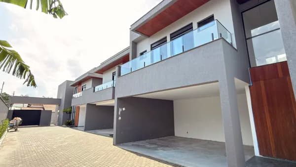 Casa Geminada de 185,51m² no Condomínio Jardim Algarve!