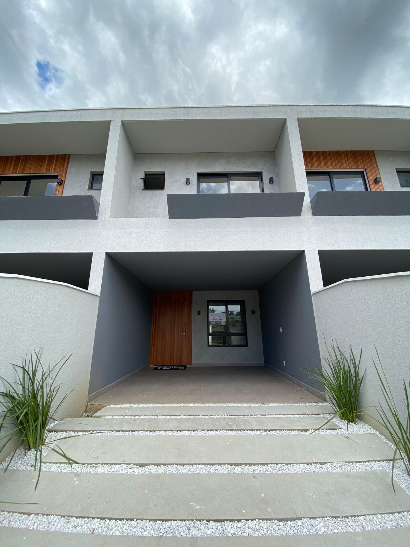 Casa Geminada com 3 quartos e 1 suíte no bairro São Marcos!