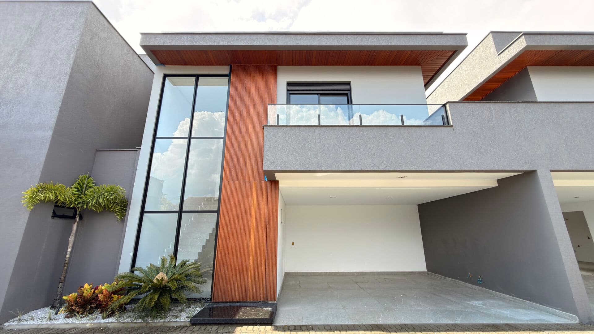 Casa Geminada de 163,96 m² no Condomínio Jardim Algarve!