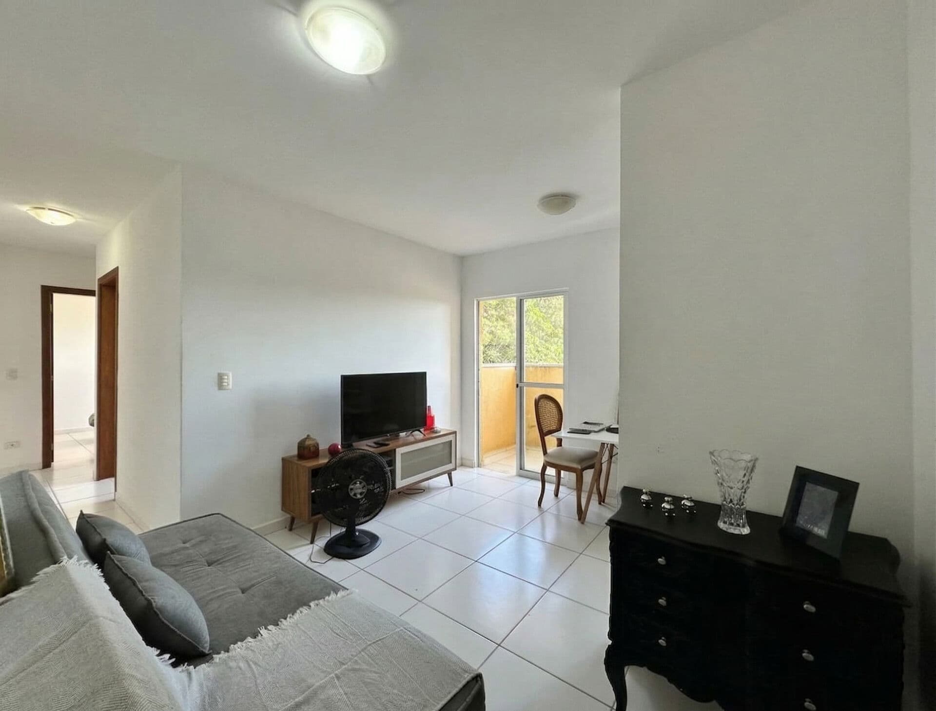 Apartamento 2 Dormitórios com Sacada e Churrasqueira no Anita Garibaldi – Residencial Marquês, Joinville