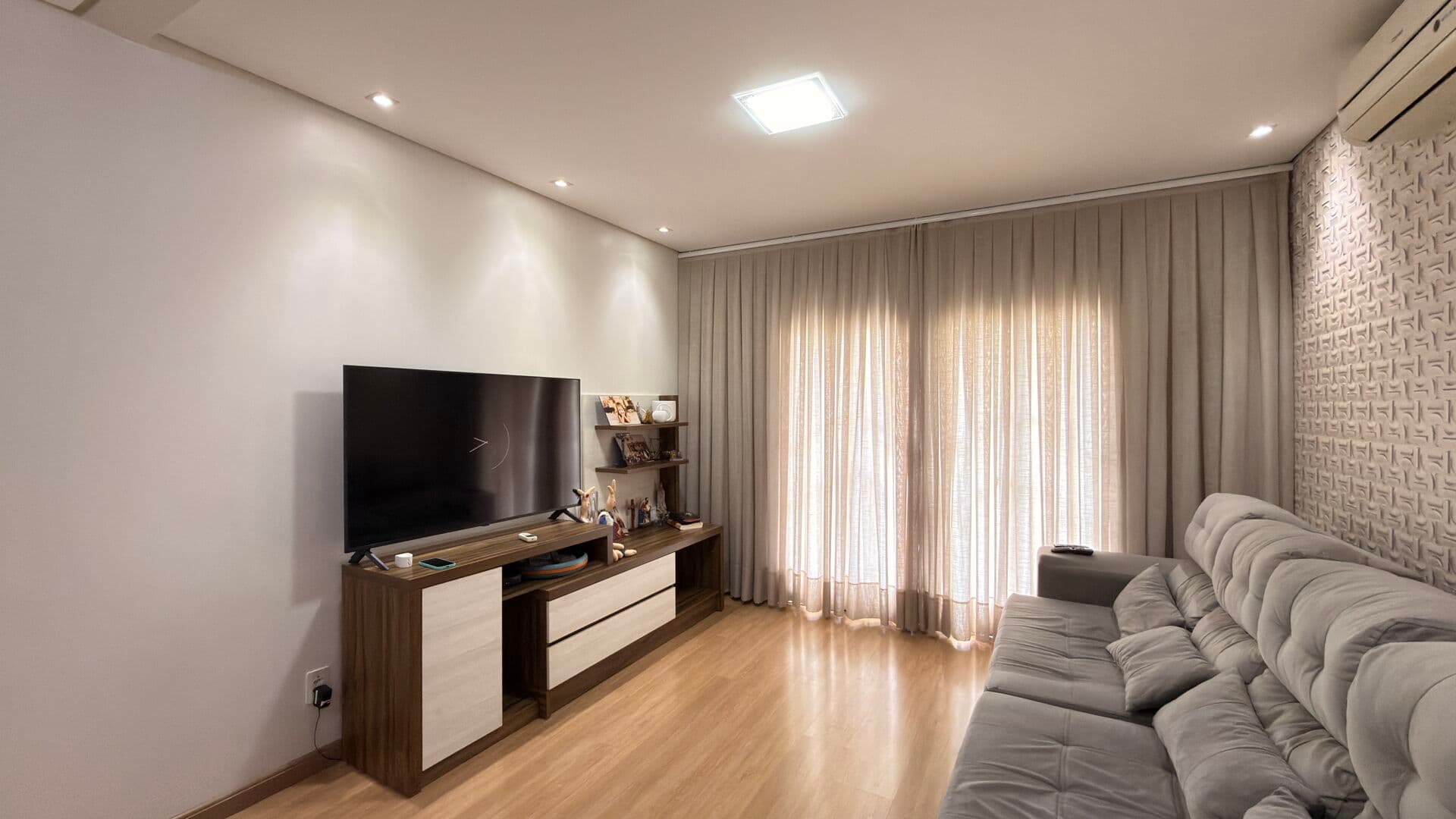Casa Ampla com Espaço Gourmet e Terreno de 12x30 no Itaum!
