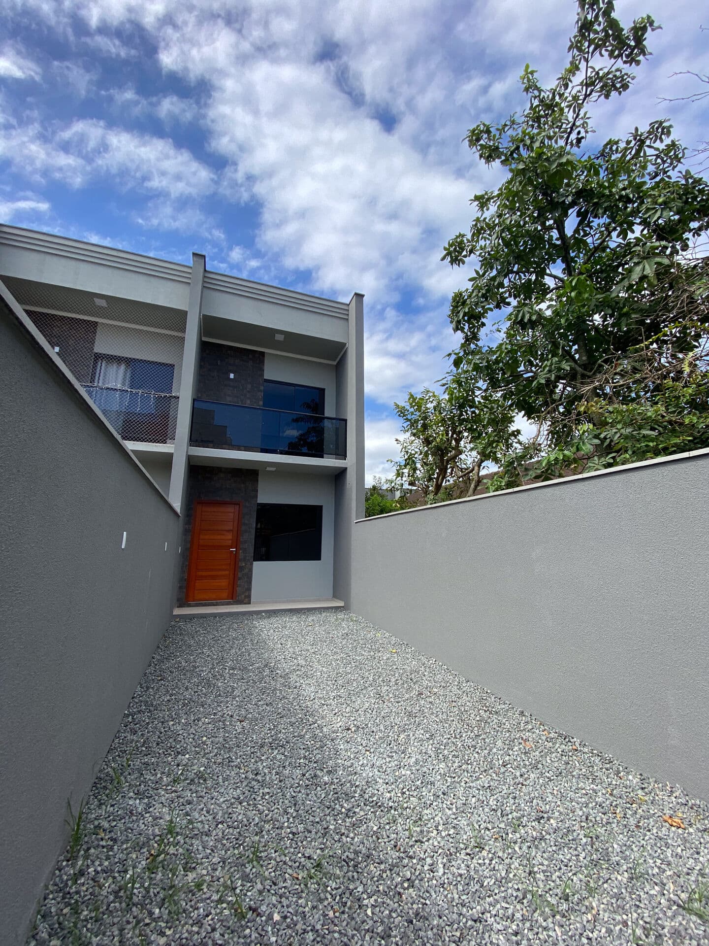 Casa Geminada de 77,61m² em terreno de 114m² no Fátima!