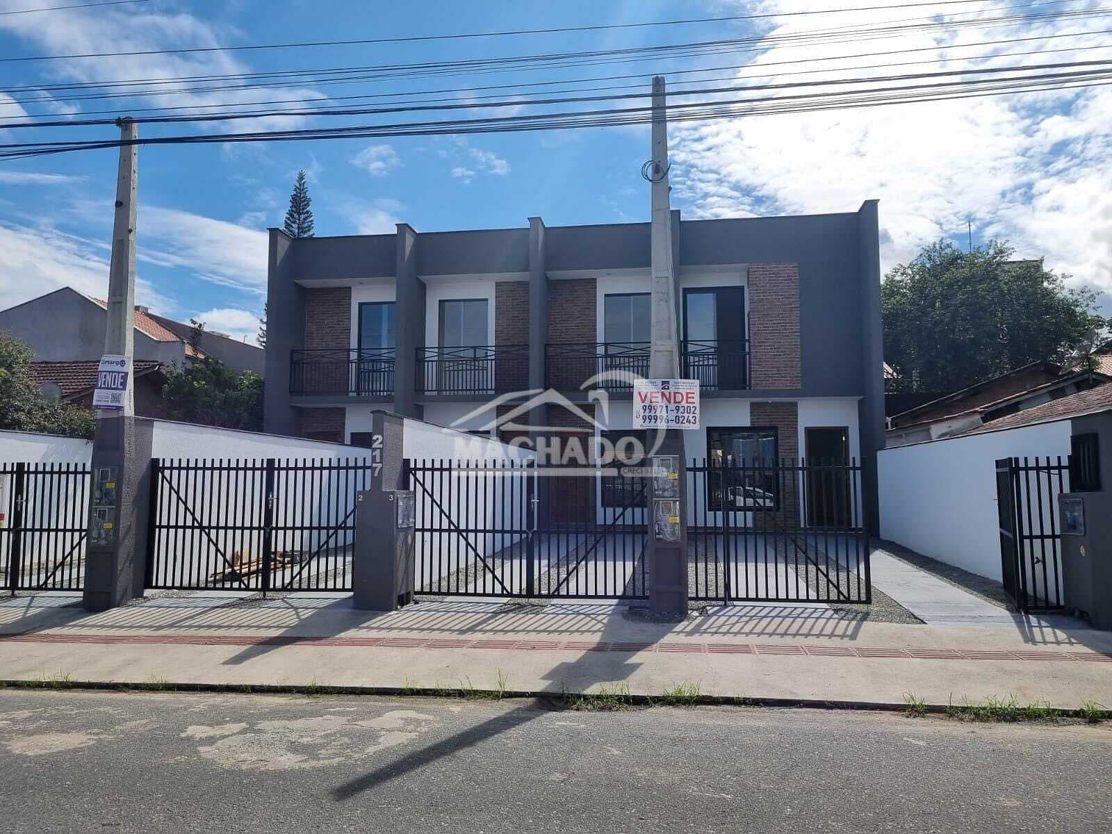 Sobrado Geminado no Paranaguamirim!