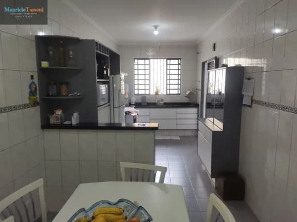 Casa em São Roque - Centro