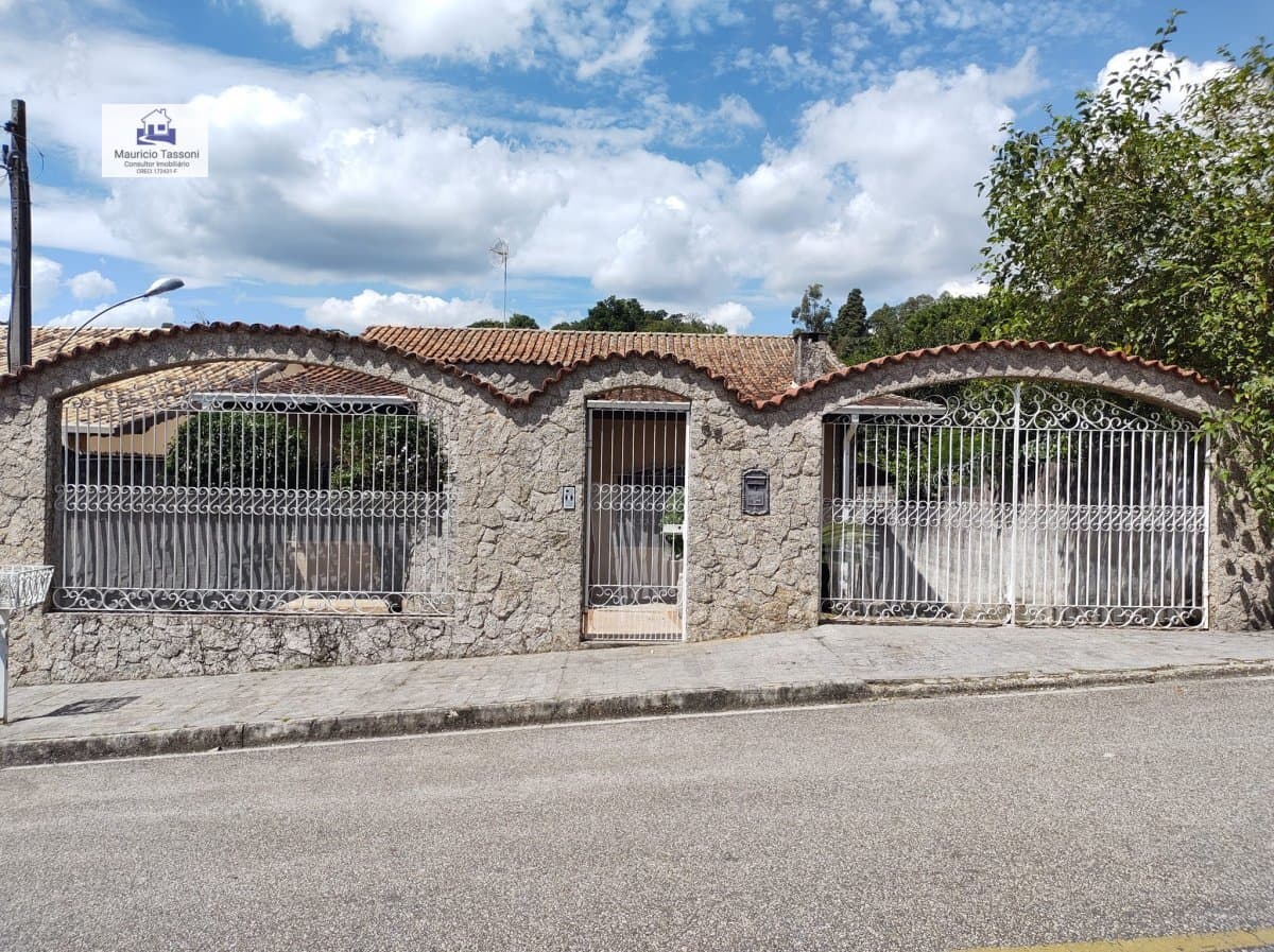 Casa à VENDA na cidade de SÃO ROQUE.