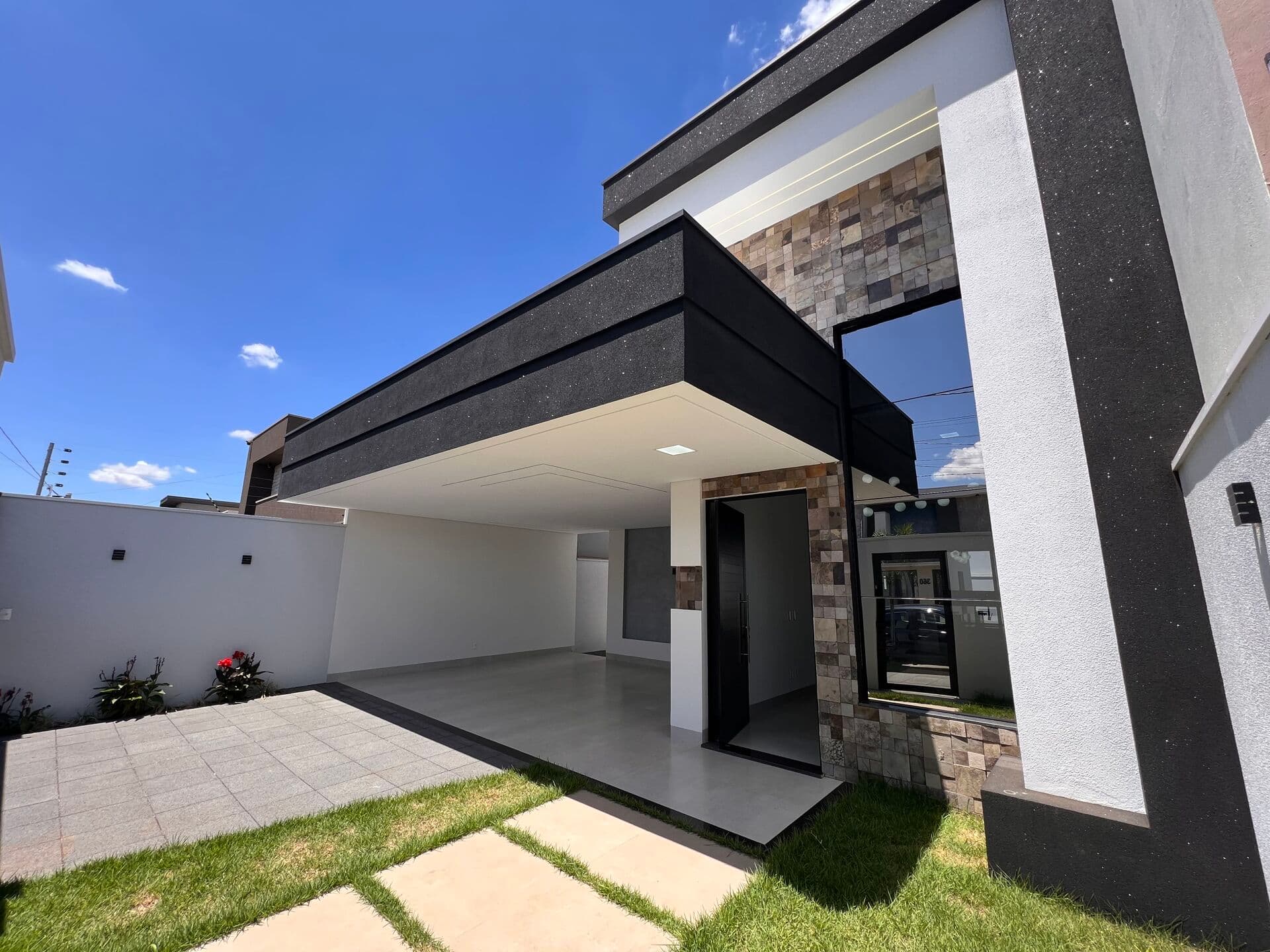 🏡 CASA COM PÉ DIREITO ALTO À VENDA NO Jardim Europa III