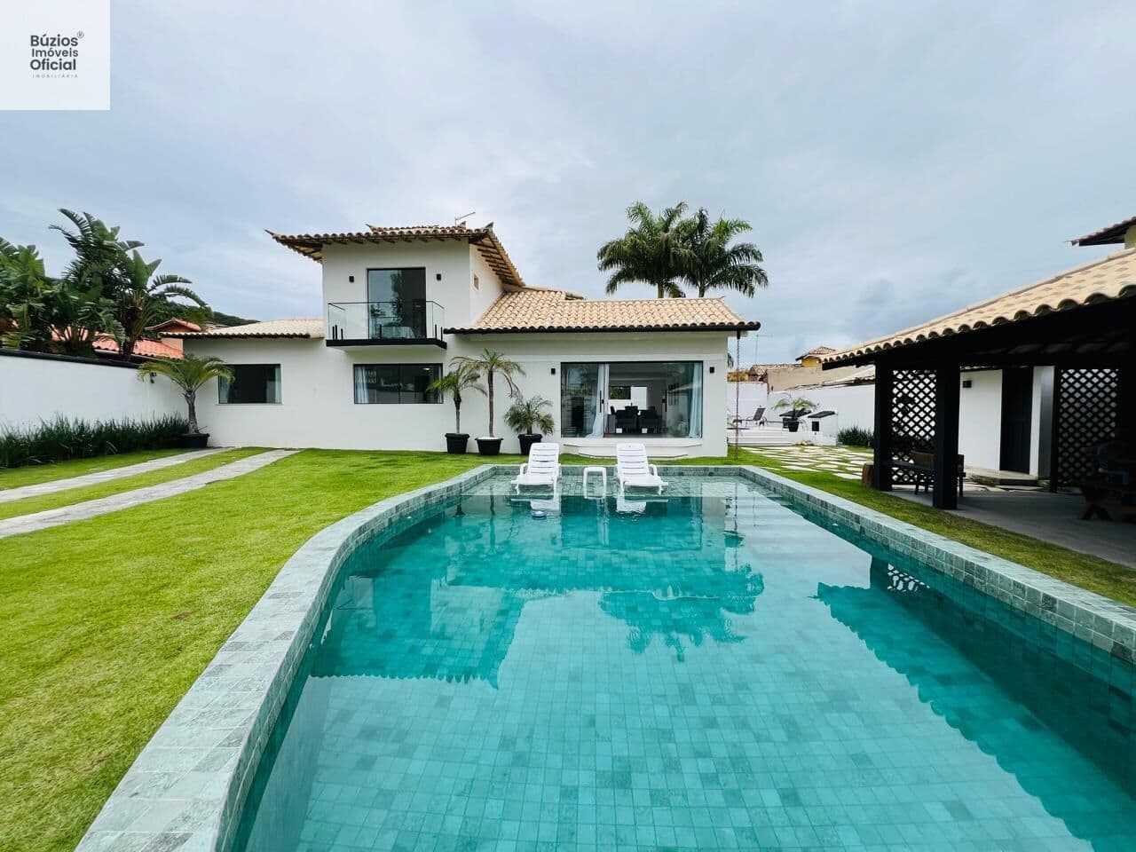 Casa Alto Padrão a 400 metros da Praia de Geribá / Búzios