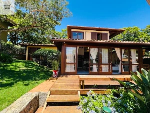 Casa em Condomínio à venda em Búzios, a 300 metros da praia da Ferradura