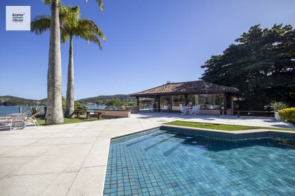 Casa Alto Padrão para Aluguel em Ferradura Armação dos Búzios-RJ