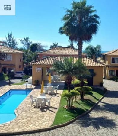 Casa à venda em Búzios, em Condomínio com 2 quartos a 100 metros da praia Rasa