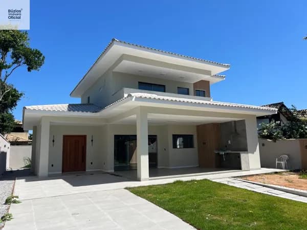 Casa Nova em Condomínio com Piscina privativa.