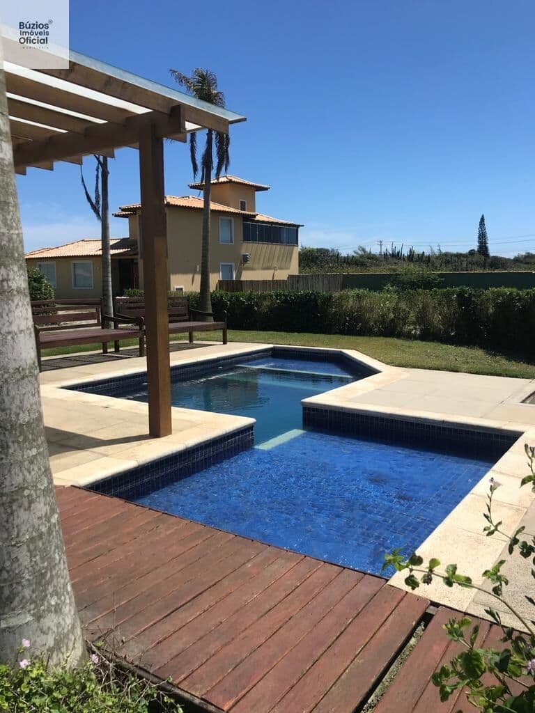 Casa em Condomínio a 100 metros da praia