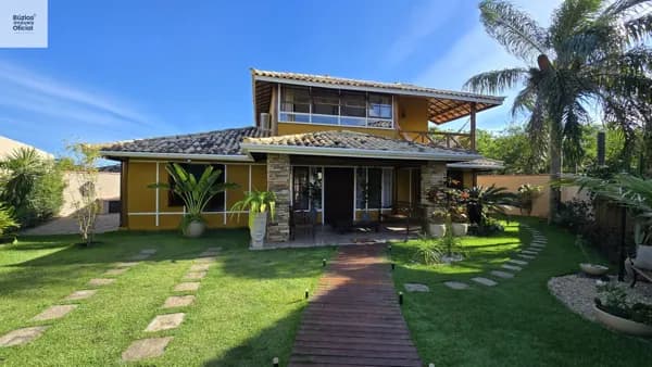 Casa em Condomínio com piscina privativa
