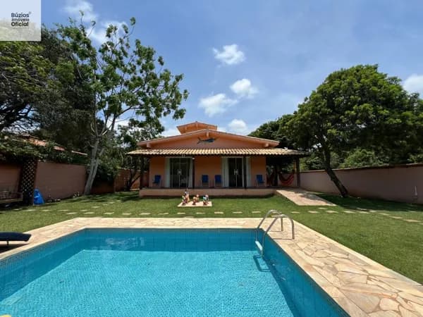 Casa Linear com 4 quartos, sauna, piscina a 50 metros da praia.