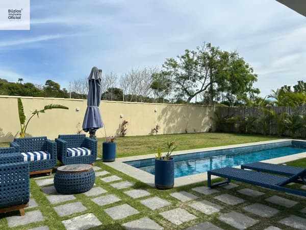 Casa em Condomínio com 4 suítes, piscina, próx ao centro de Búzios e praias.