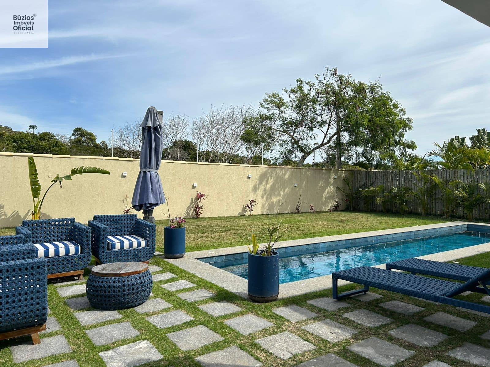 Casa em Condomínio com 4 suítes, piscina, próx ao centro de Búzios e praias.
