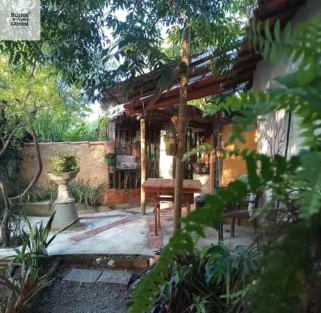 Casa Chalé com quintal.