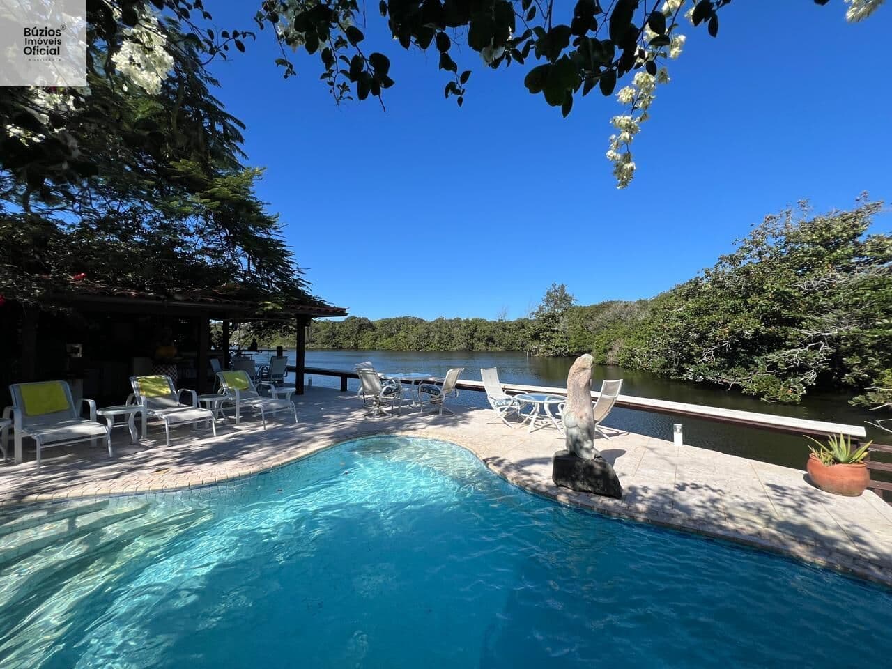 Casa Exclusiva com vista para lago, em Canto/ Búzios.