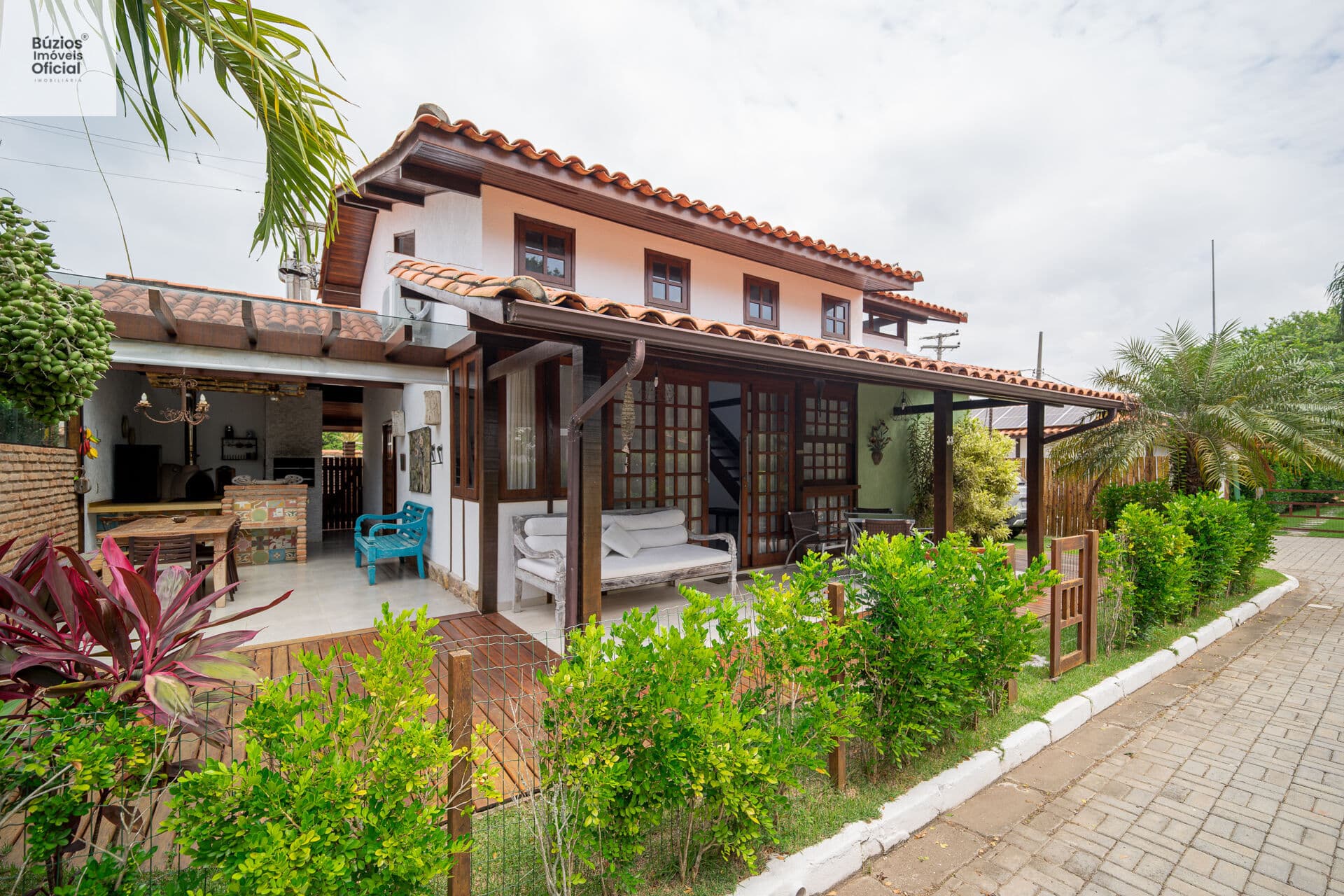 Casa em Condomínio, super conservada, próximo à praia de Manguinhos / Búzios