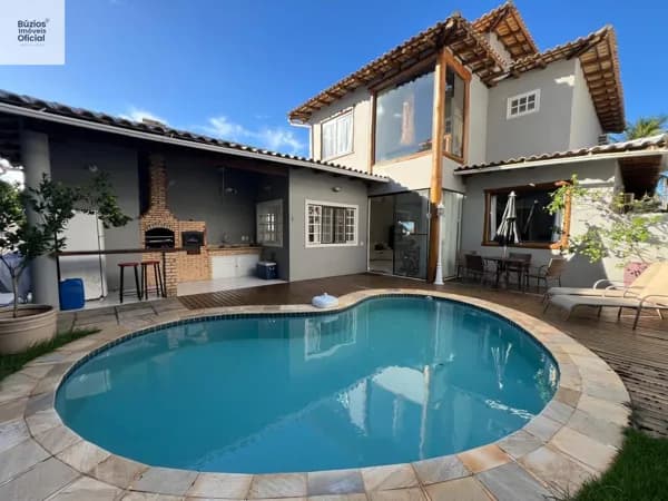 Casa com piscina à venda próx à praia da Tartaruga em Búzios, RJ
