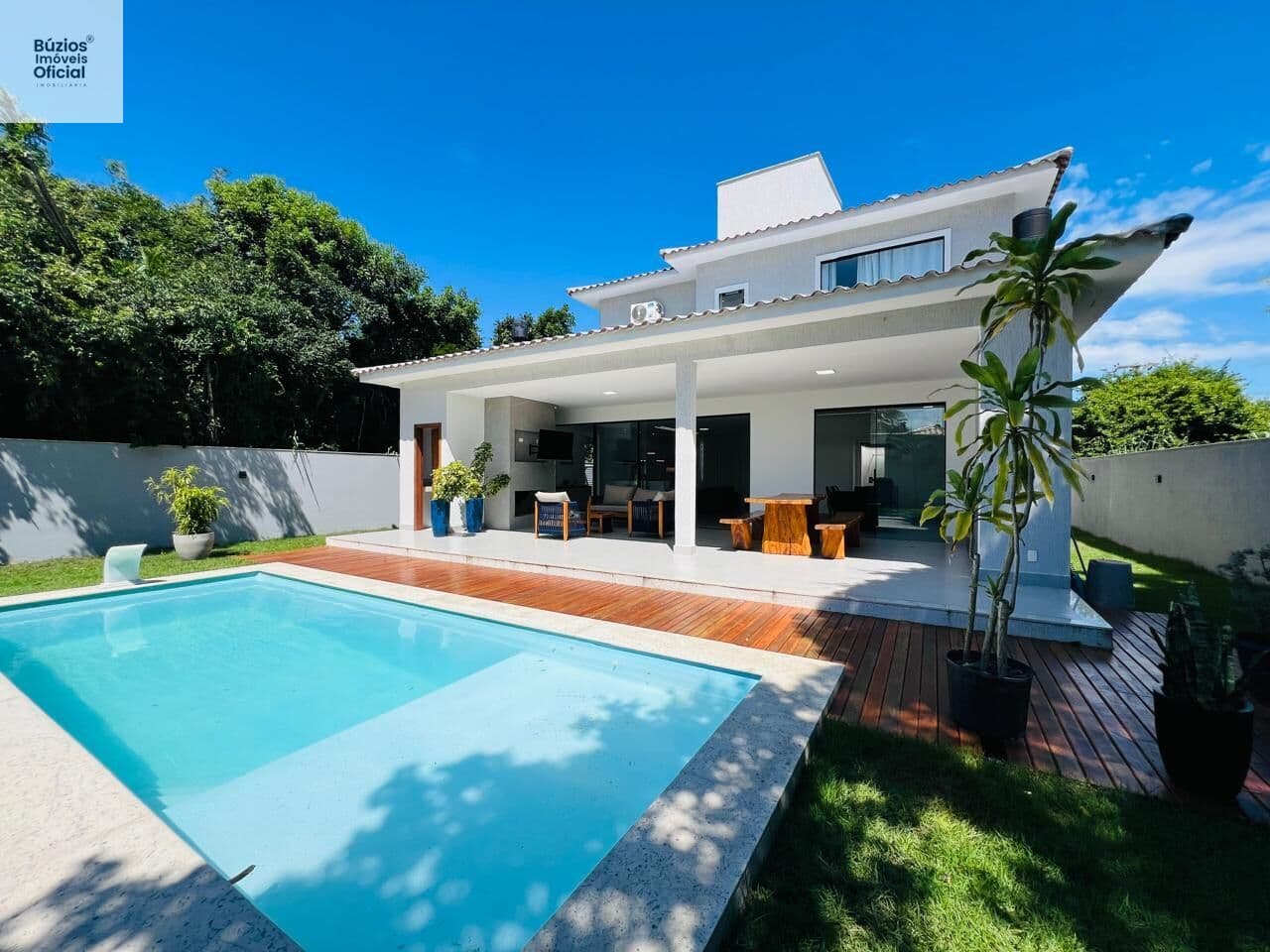 Casa Nova em Condomínio com piscina privativa