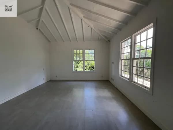 Casa em condomínio a 400 metros da praia da Ferradura / Búzios