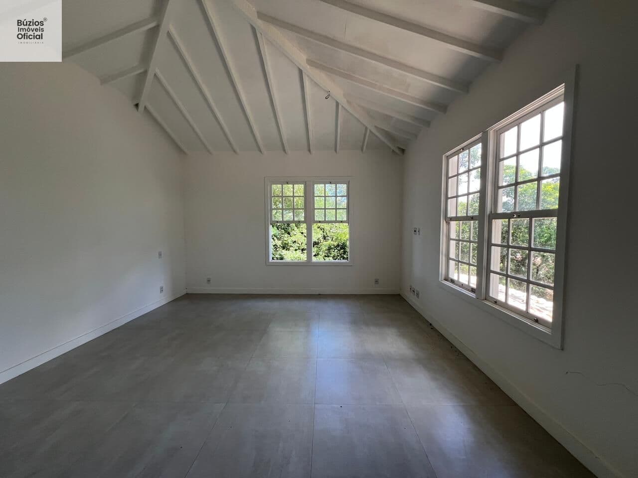 Casa em condomínio a 400 metros da praia da Ferradura / Búzios