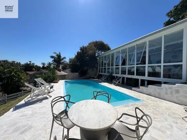 2 Casas Linear à venda em Búzios, com vista para o mar, total 6 quartos e piscina privativa.