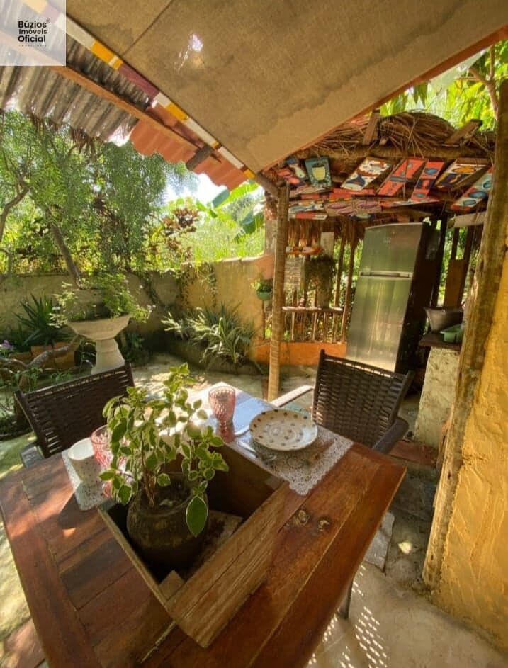 Casa Chalé com quintal.