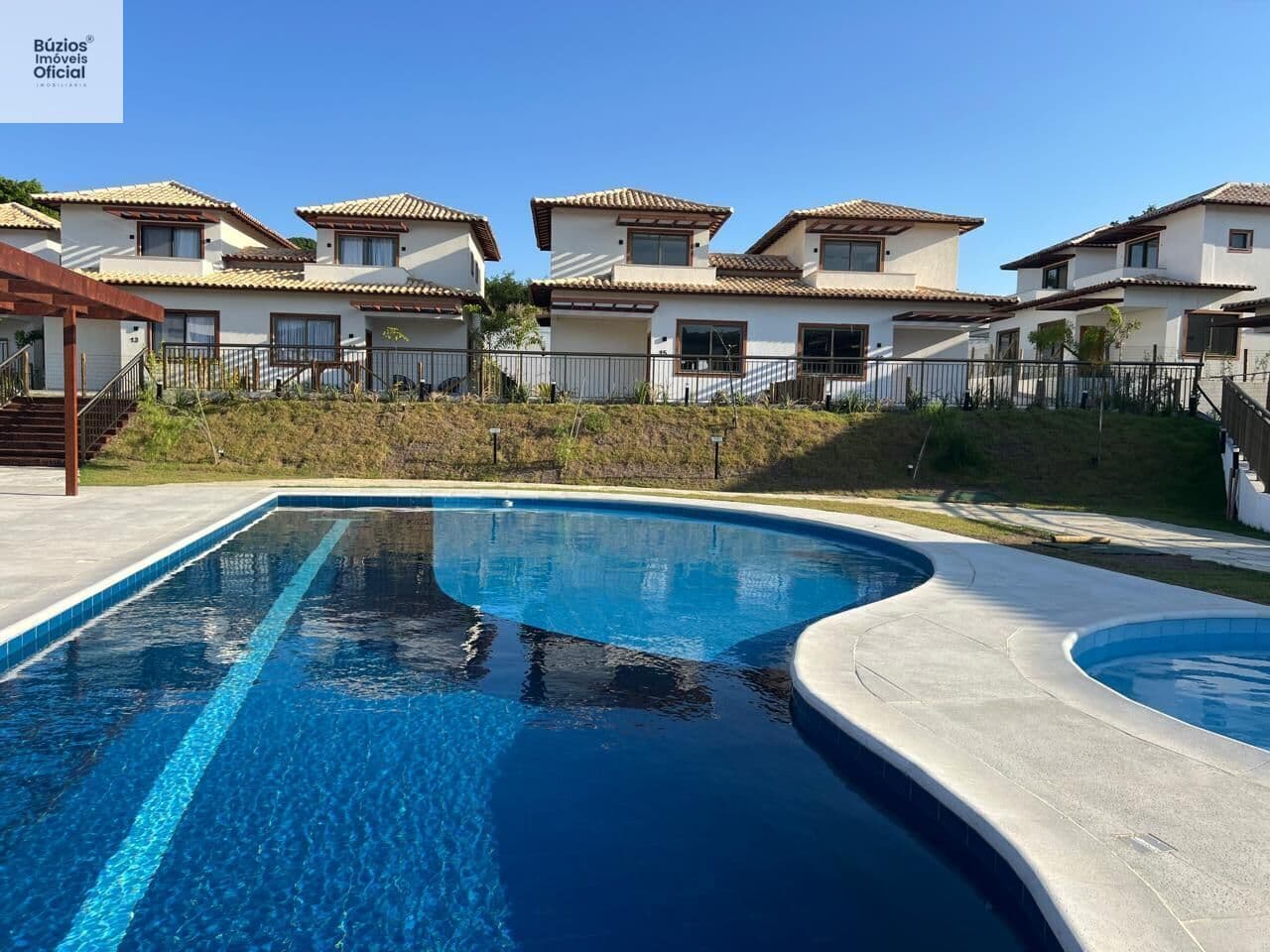 Casa nova em Condomínio em Manguinhos / Búzios