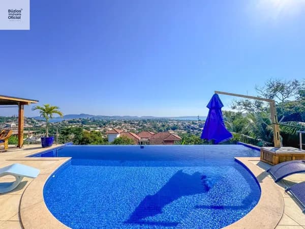 Casa Alto Padrão, em rua pública, com vista para o Mar